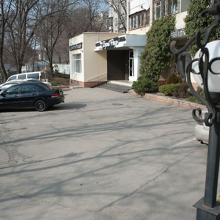 ホテル Bilyj Rojal Zaporizhia エクステリア 写真