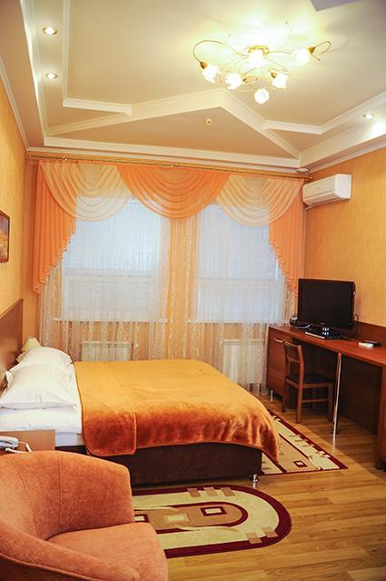 ホテル Bilyj Rojal Zaporizhia エクステリア 写真