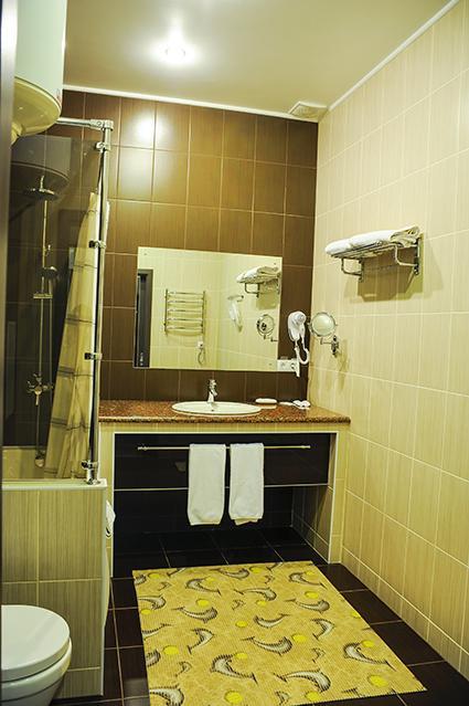 ホテル Bilyj Rojal Zaporizhia エクステリア 写真