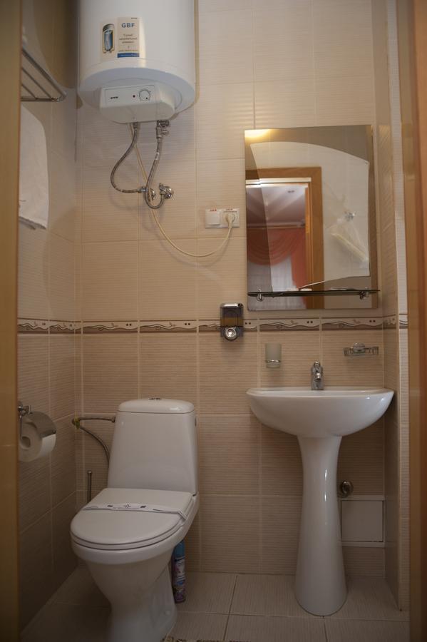 ホテル Bilyj Rojal Zaporizhia エクステリア 写真